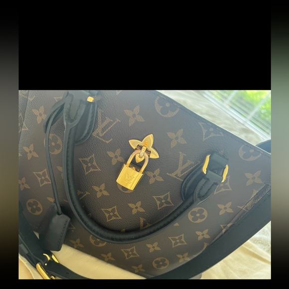 💯 authentic Louise Vuitton flower  tote - Picture 4 of 6